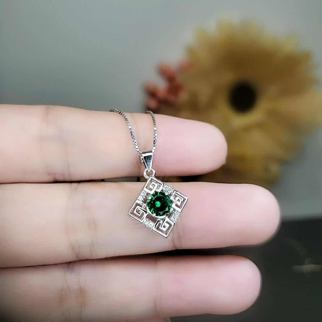 Emerald Square Sterling Silver Necklace - May Birthstone -Minimalist 925 Box Chain - Round 1 ct Emerald Pendant Birthstone pendant 1041