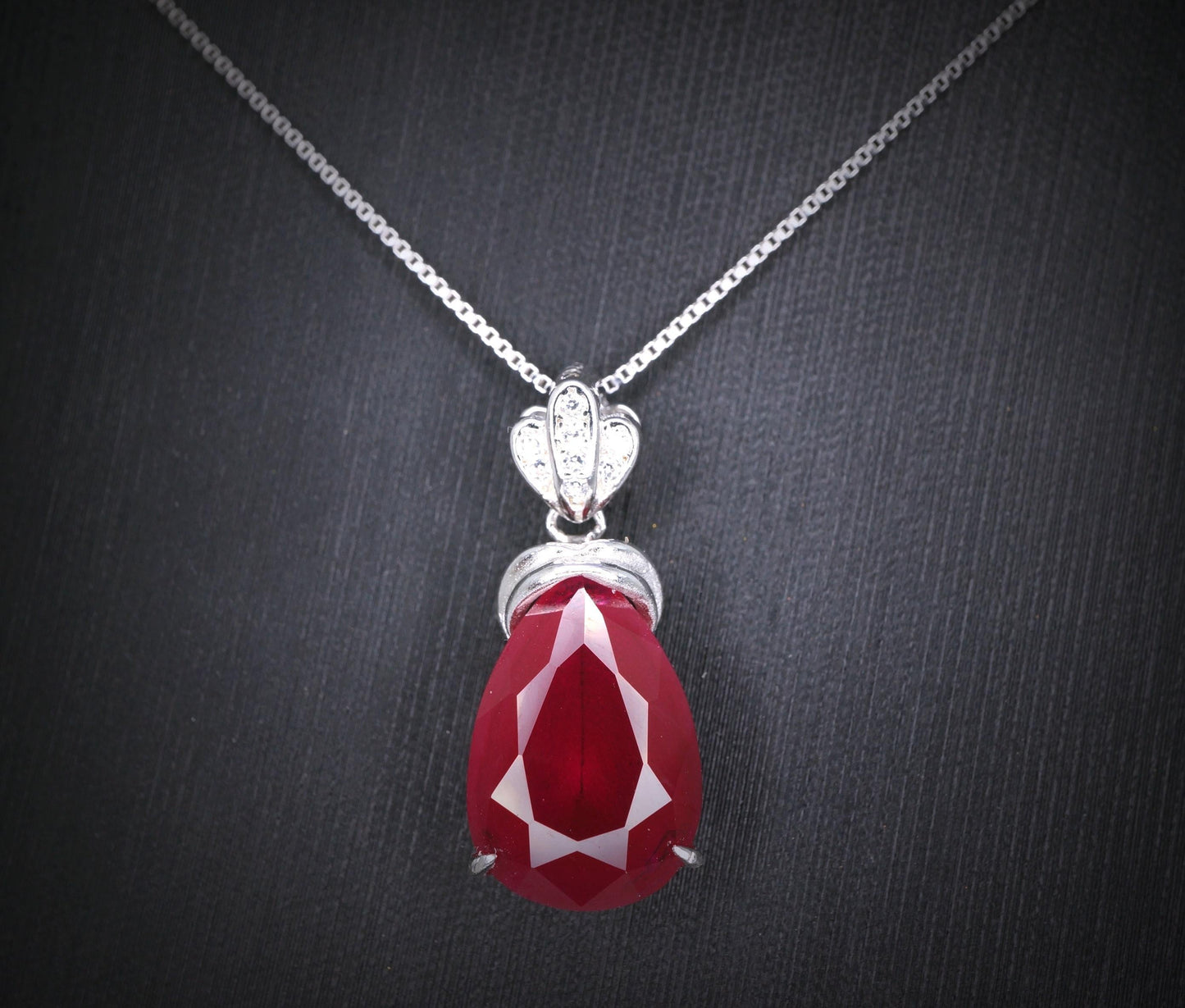 5.5 CT Teardrop Red Ruby Necklace， Diamond Crown Flower Red Ruby Pendant， Sterling Silver White Gold Plated July Birthstone 1029
