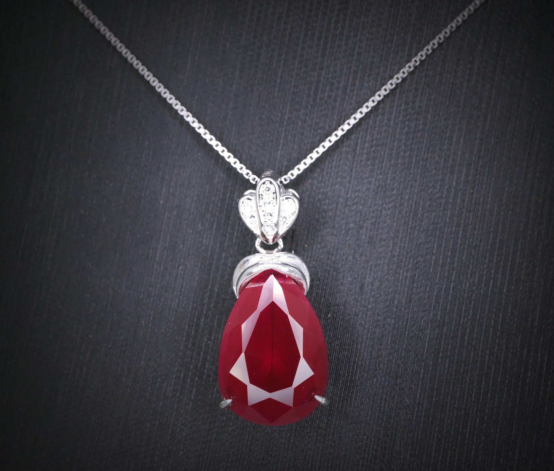 5.5 CT Teardrop Red Ruby Necklace， Diamond Crown Flower Red Ruby Pendant， Sterling Silver White Gold Plated July Birthstone 1029