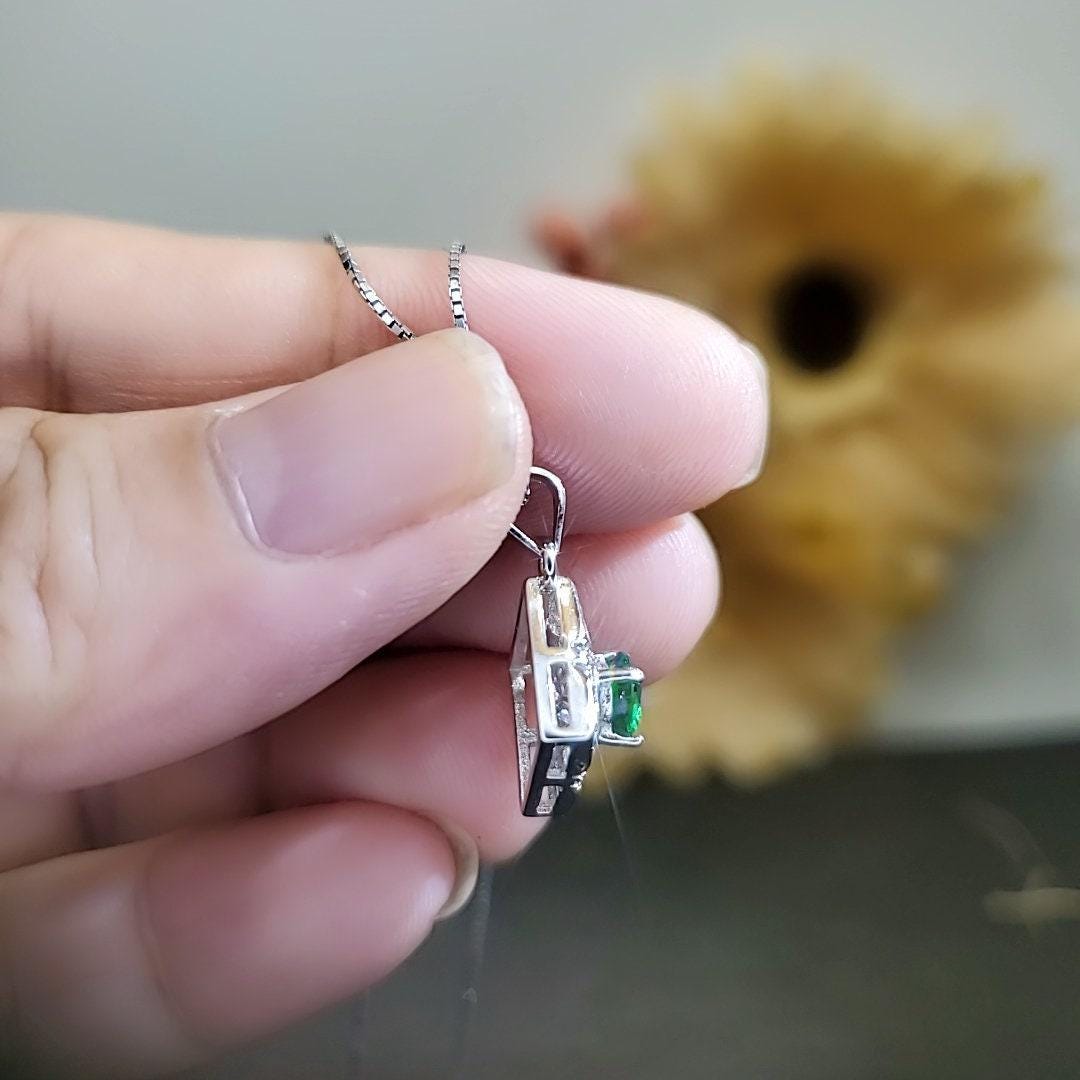 Emerald Square Sterling Silver Necklace - May Birthstone -Minimalist 925 Box Chain - Round 1 ct Emerald Pendant Birthstone pendant 1041
