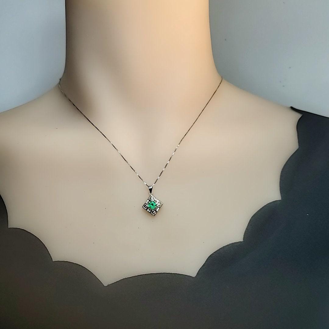 Emerald Square Sterling Silver Necklace - May Birthstone -Minimalist 925 Box Chain - Round 1 ct Emerald Pendant Birthstone pendant 1041