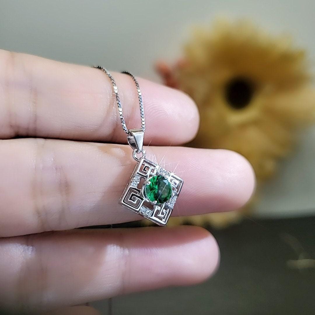 Emerald Square Sterling Silver Necklace - May Birthstone -Minimalist 925 Box Chain - Round 1 ct Emerald Pendant Birthstone pendant 1041