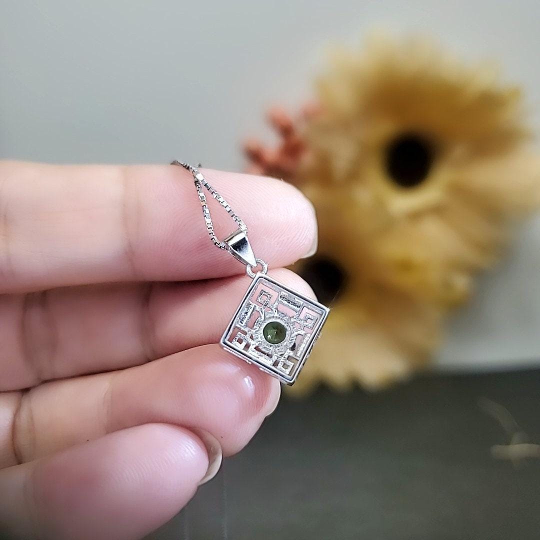 Emerald Square Sterling Silver Necklace - May Birthstone -Minimalist 925 Box Chain - Round 1 ct Emerald Pendant Birthstone pendant 1041