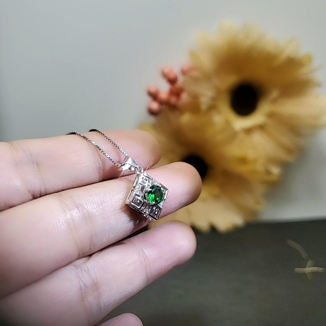 Emerald Square Sterling Silver Necklace - May Birthstone -Minimalist 925 Box Chain - Round 1 ct Emerald Pendant Birthstone pendant 1041