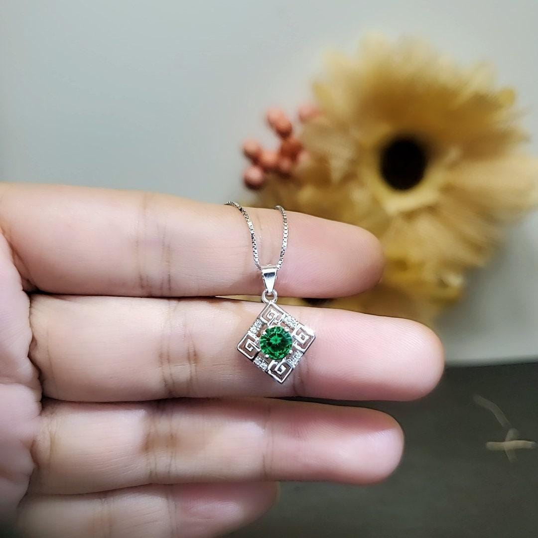 Emerald Square Sterling Silver Necklace - May Birthstone -Minimalist 925 Box Chain - Round 1 ct Emerald Pendant Birthstone pendant 1041