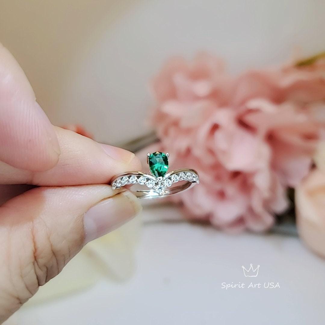 Tiny Teardrop Emerald Ring - Sterling Silver White gold coated Royal Wave Green Gemstone statement Ring 1064
