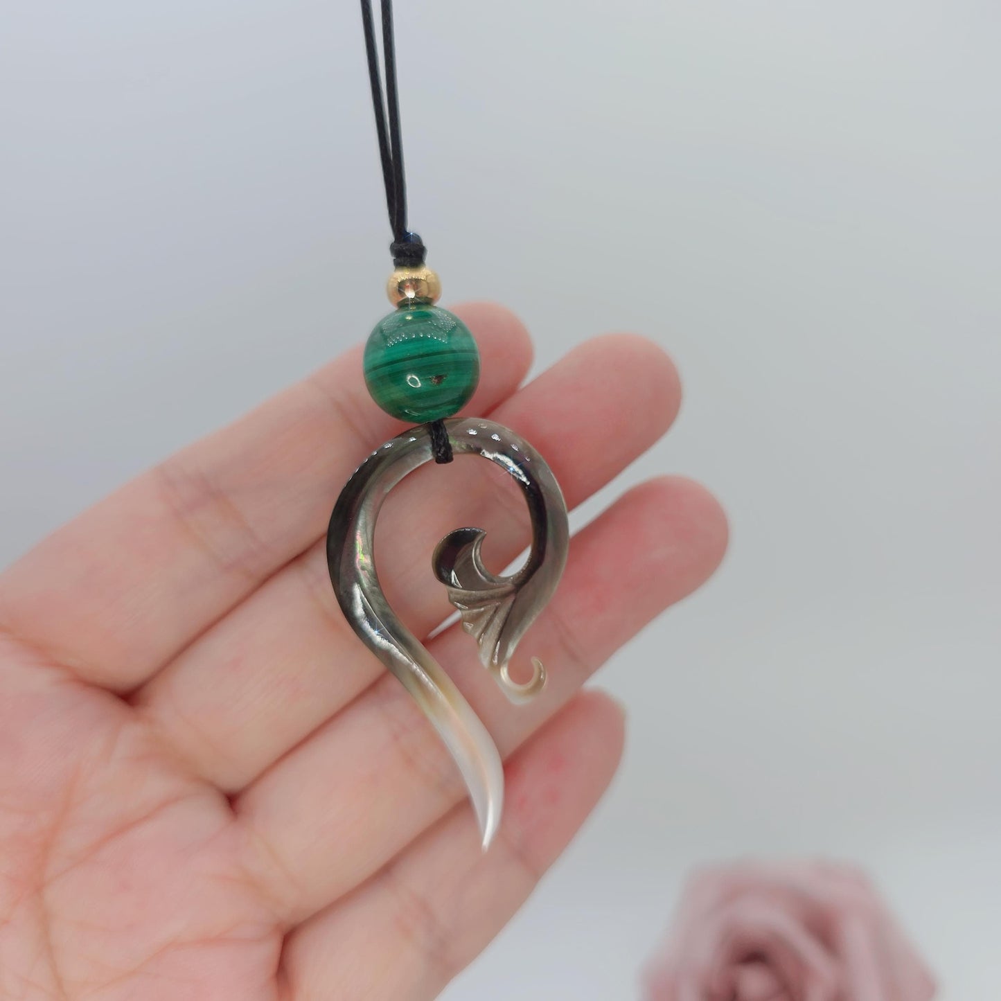 Natural Malachite Necklace Shell Pendant Chunky Gemstone Jewelry for Protection, Spiritual Yoga Birthstone Gift, Adjustable Leather Cord