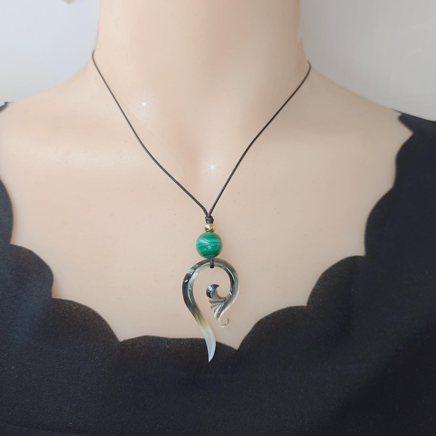 Natural Malachite Necklace Shell Pendant Chunky Gemstone Jewelry for Protection, Spiritual Yoga Birthstone Gift, Adjustable Leather Cord