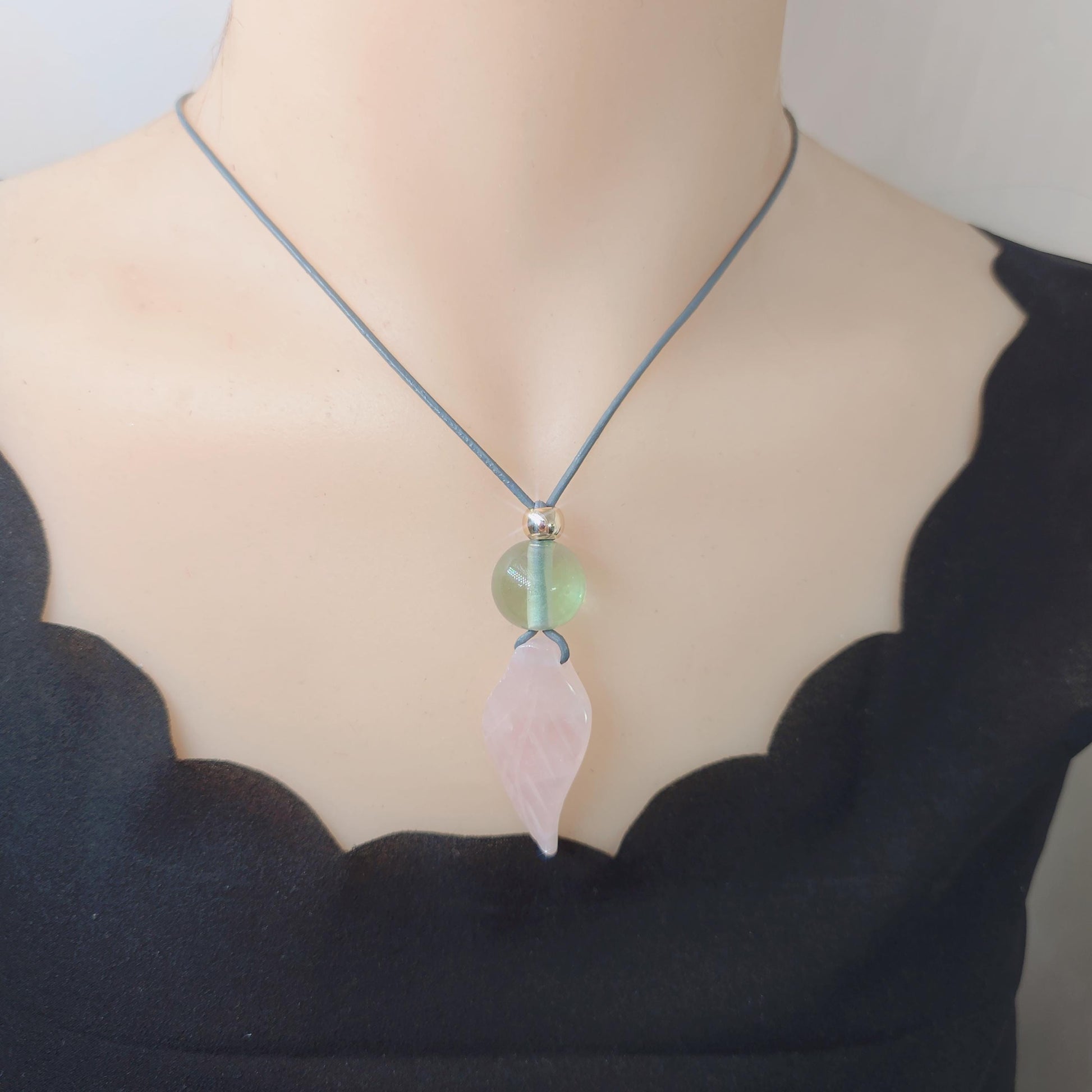 Rose Quartz Leaf Necklace Natural Fluorite Chunky Crystal Jewelry for Love, Spiritual Healing Birthstone Gift, Adjustable Leather Cord