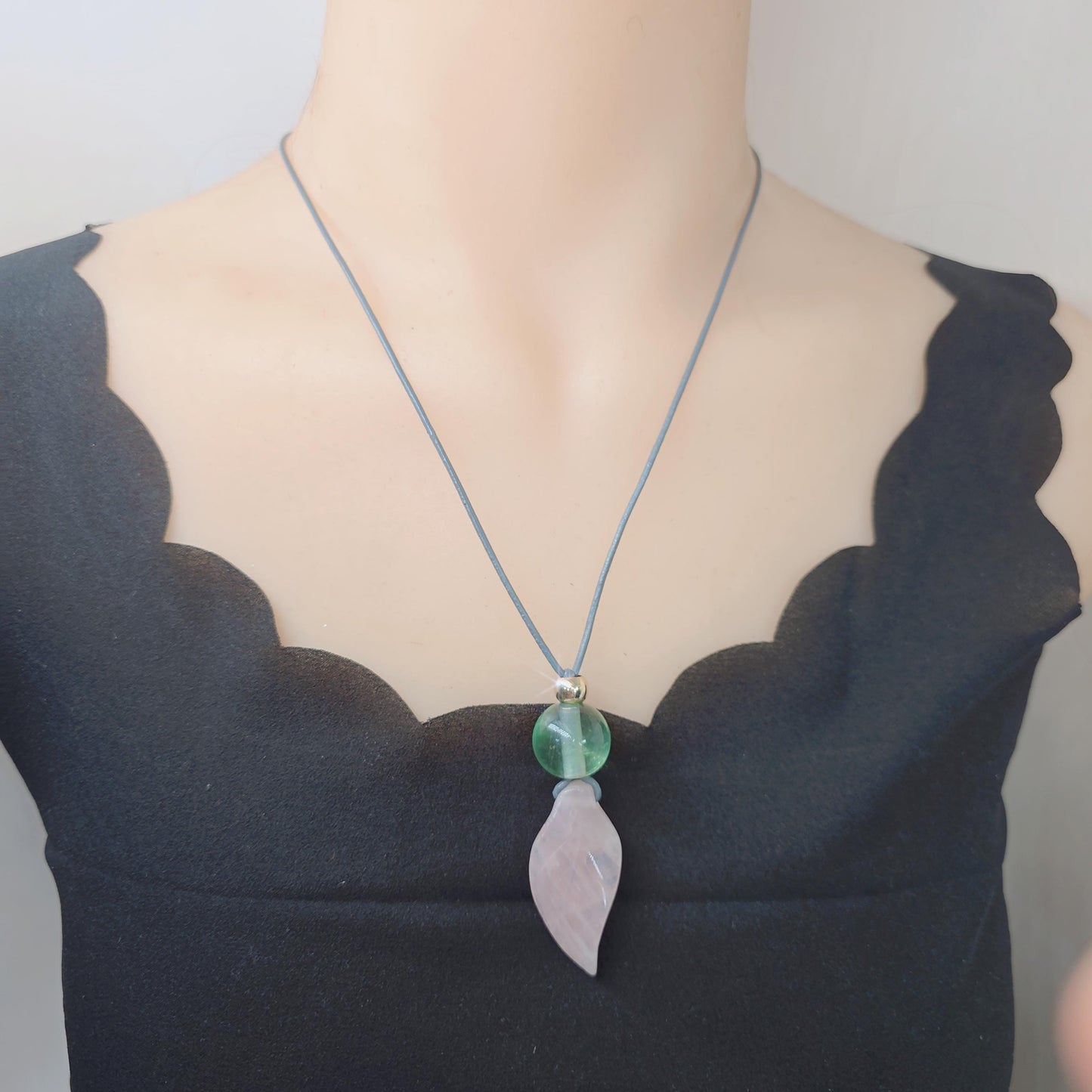 Rose Quartz Leaf Necklace Natural Fluorite Chunky Crystal Jewelry for Love, Spiritual Healing Birthstone Gift, Adjustable Leather Cord