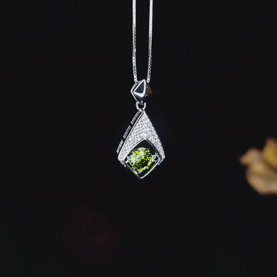 Dynamic Swing Green Peridot Necklace - Round Fund Cut 0.85 Ct - Full Sterling Silver Made with 18KGP #174